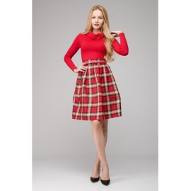 Червона спідниця в клітинку